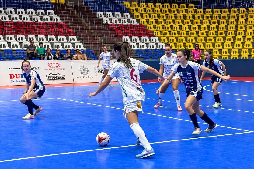 Umuarama luta contra o Stein, perde goleira titular e terá missão difícil em Cascavel
