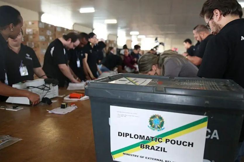 Lula lidera na Oceania e Ásia, mas Flávio Bolsonaro conquista maioria no Japão