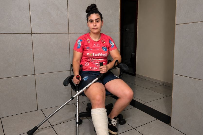Goleira Maria sofre grave lesão e desfalca o Umuarama Futsal na reta final da temporada