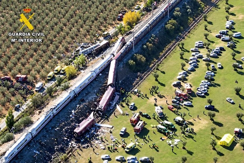 Colisão entre trens de alta velocidade deixa ao menos 30 mortos e 200 feridos na Espanha