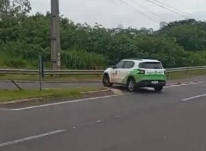 Carro da Saúde repete na PR-323 manobra que deixou dois motociclistas na UTI; assista