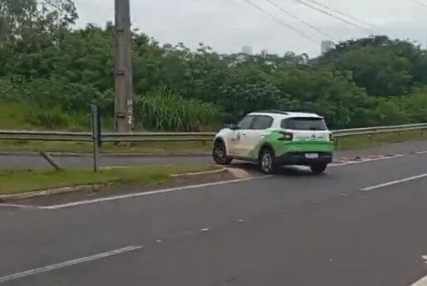 Carro da Saúde repete na PR-323 manobra que deixou dois motociclistas na UTI; assista