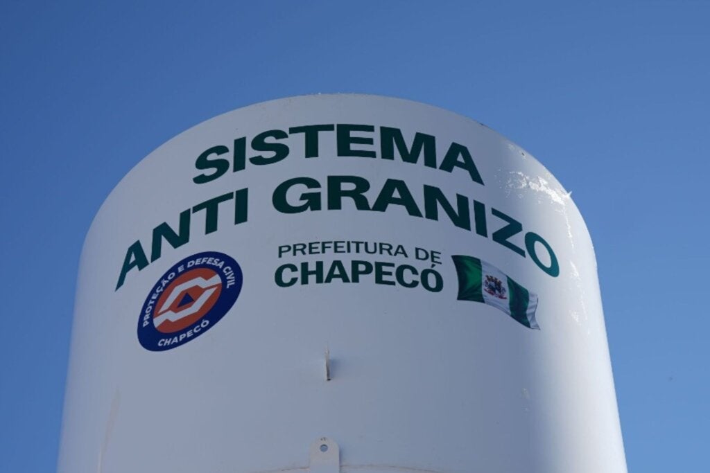 Imagens mostram máquina que promete destruir granizo com ondas de choque