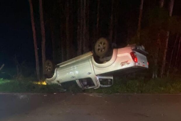 Capotamento na PR-487 mobiliza Samu e Siate e deixa três pessoas feridas em Umuarama