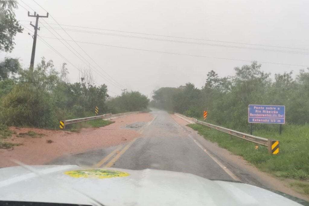 DER fecha ponte sobre o Rio Ribeirão e bloqueia trânsito na PR-554, alerta PRE