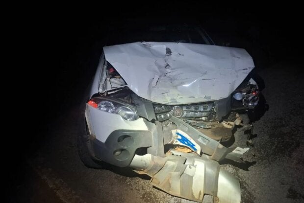 Colisão entre dois veículos na rodovia PRC-467 termina com fuga de motorista, segundo a PRE
