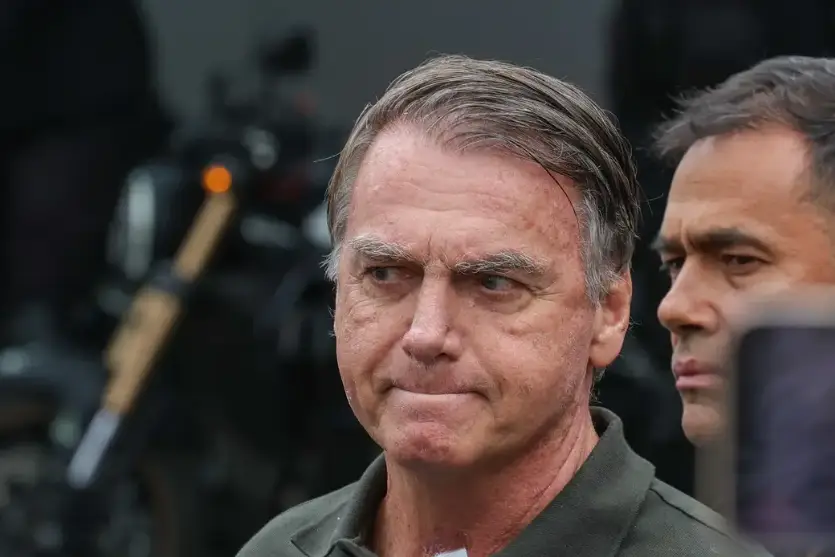 Bolsonaro pede ao STF liberação de visitas de Flávio durante prisão domiciliar