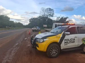 Colisão lateral deixa passageira ferida na PR-323, em Tapejara