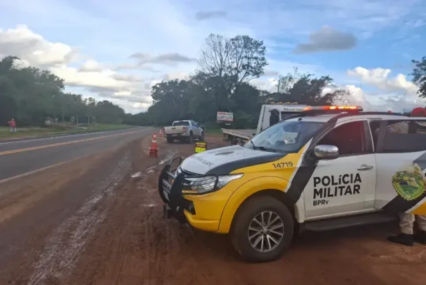 Colisão lateral deixa passageira ferida na PR-323, em Tapejara