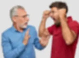Discussão por terreno termina em agressão entre pai e filho em Umuarama