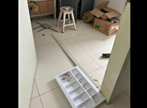 Bandido invade farmácia em Xambrê, destrói fiação e furta perfumes, bolsas, notebook e dinheiro