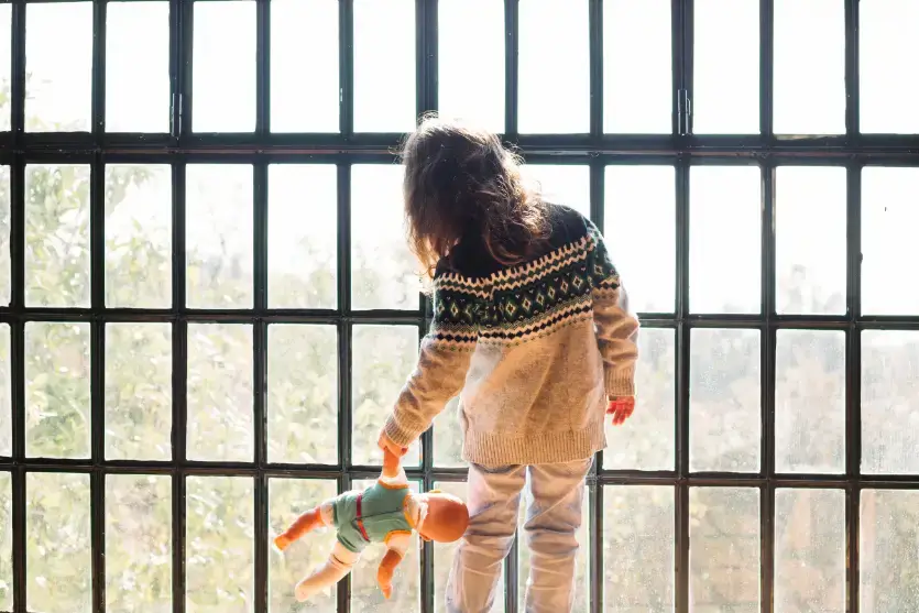 Filha pede socorro na escola e revela que família vivia em cárcere privado há 2 anos no Paraná