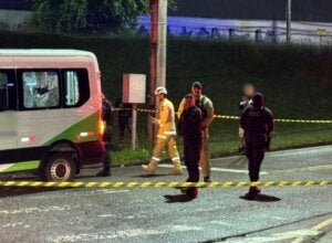 Local onde pai que retornava de viagem foi morto na frente da mulher e filhos.