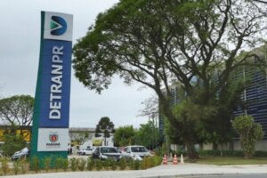Sede do Detran-PR em Curitiba.