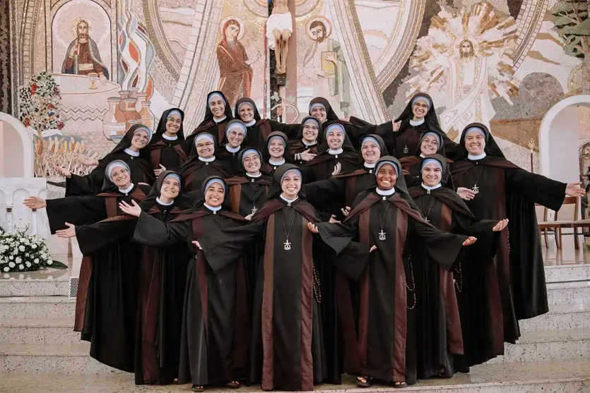 Irmãs do Lar Santa Faustina participam de palestra sobre o poder da esperança em Umuarama