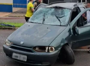 Jovem sem CNH capota carro em Umuarama e é preso por embriaguez ao volante