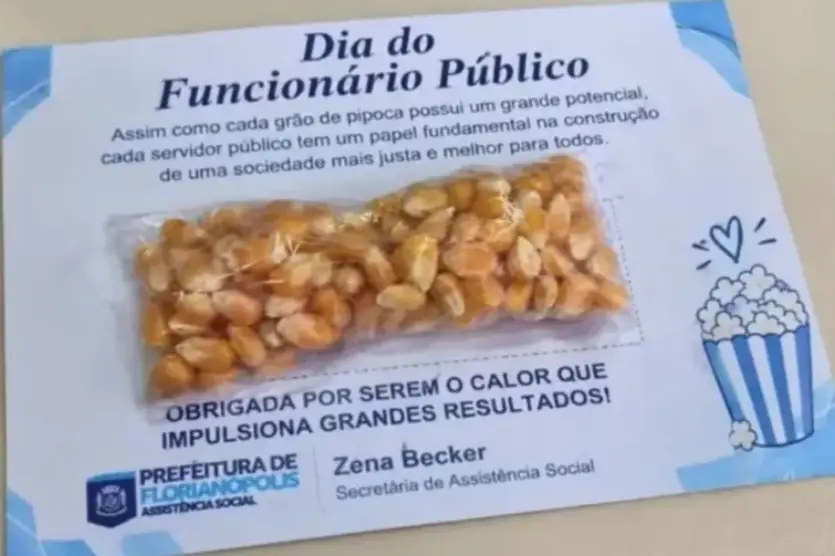 Presente de milho que funcionários receberam no Dia od Servidor.