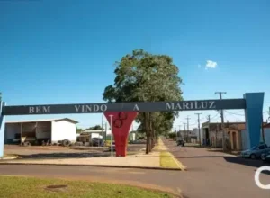 Portal de entrada de Mariluz.