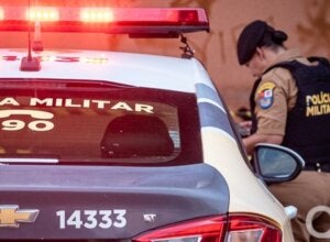 PM procura mulher que descumpriu medida protetiva e cortou pneu da moto da ex
