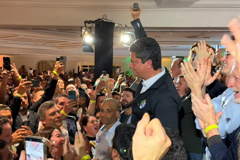 Moro cobra atenção ao Paraná e mobiliza direita em apoio a Flávio Bolsonaro