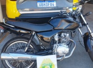 Polícia Militar flagra 4 motociclistas cometendo infrações e sem CNH na região