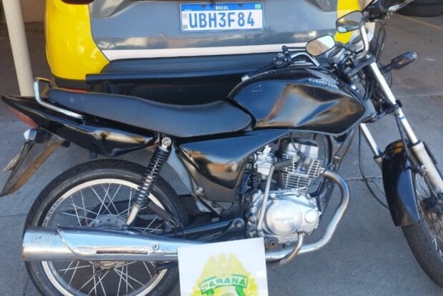 Polícia Militar flagra 4 motociclistas cometendo infrações e sem CNH na região