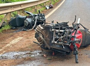 Umuarama: Motociclistas ficam feridos após colisão na PR-323; um está em estado grave
