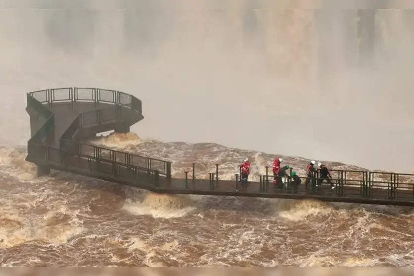 Cheia nas Cataratas do Iguaçu.