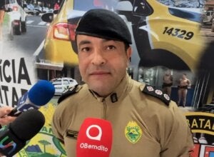 Tenente Coronel Peres durante coletiva em Umuarama.