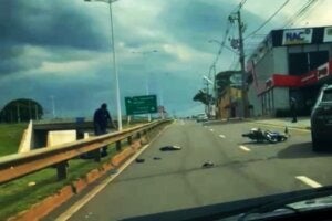 Acidente na marginal da PR-323 em Umuarama.