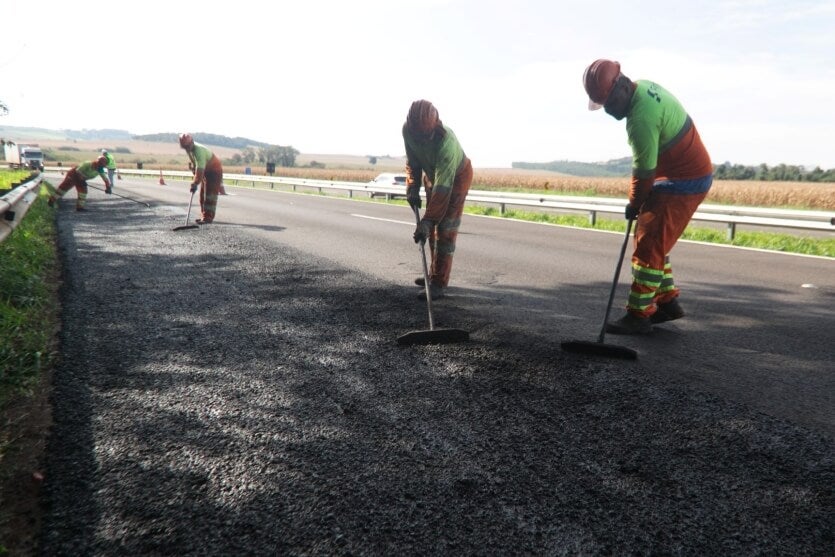 Obras da EPR na PR-323.