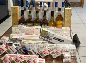 Operação apreende cigarros e bebidas contrabandeados em Umuarama