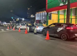 Operação Lei Seca fiscaliza 36 veículos e registra cinco infrações em Umuarama
