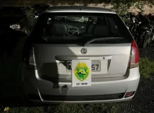 PM apreende radiocomunicador e recolhe carro com licenciamento vencido em Icaraíma