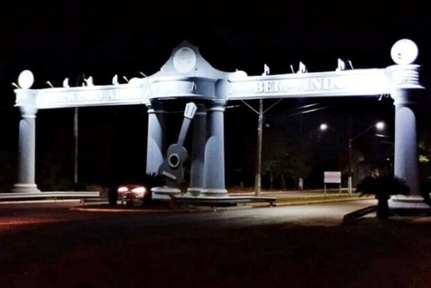 Portal de entrada de Francisco Alves.