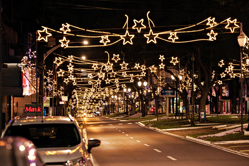 Portais de luz voltarão a enfeitar as ruas do centro de Umuarama neste Natal