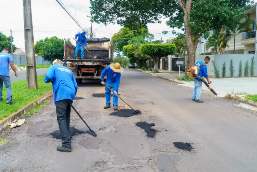 Prefeitura intensifica recuperação do asfalto após chuvas em Umuarama