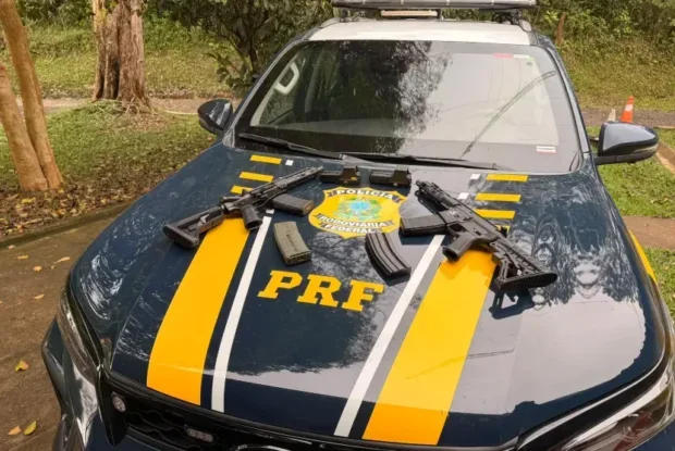 PRF apreende dois fuzis escondidos no painel de carro na rodovia BR-376, no Paraná