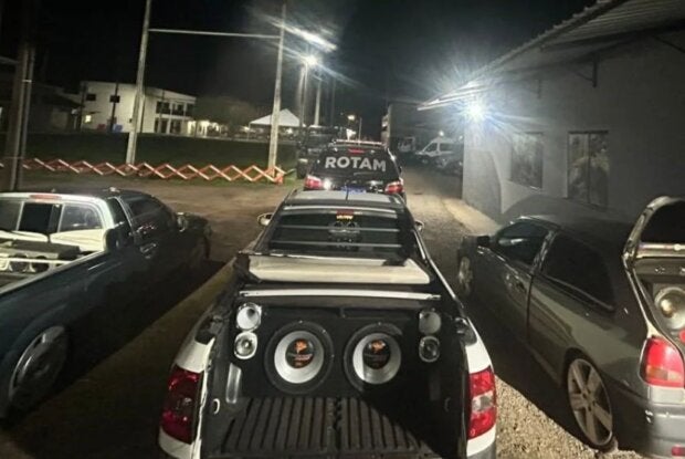 Polícia Militar apreende três veículos por som alto e irregularidades em Umuarama
