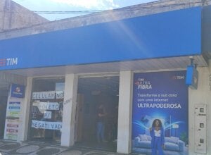 Estrutura de loja de telefonia era usada para aplicar golpes em idosos em Umuarama