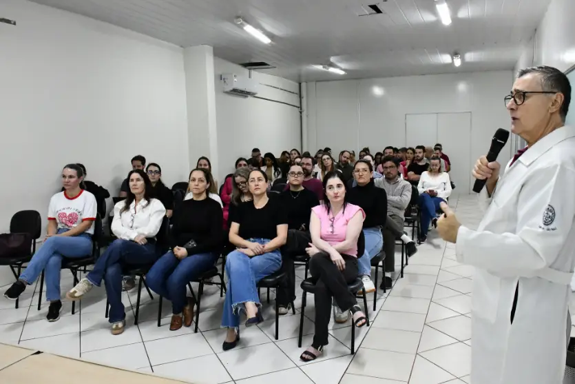 Umuarama capacita profissionais das UBS para identificar vírus que infectam células do sistema imunológico