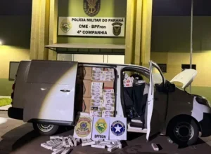 Van com 4 mil pacotes de cigarros contrabandeados é apreendida em Mariluz