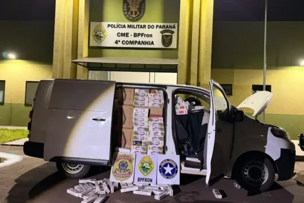 Van com 4 mil pacotes de cigarros contrabandeados é apreendida em Mariluz