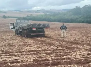 Vídeo mostra perseguição a caminhão que levava mais de 1 tonelada de maconha no Paraná