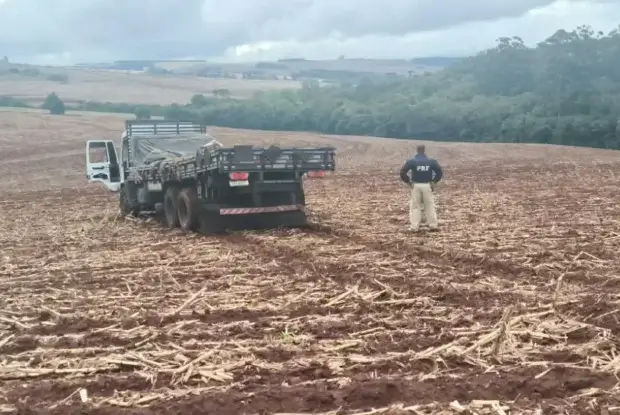 Vídeo mostra perseguição a caminhão que levava mais de 1 tonelada de maconha no Paraná