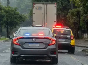 Vídeo: perseguição a caminhão mobiliza nove viaturas e percorre ruas de Cascavel