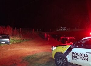 Carro envolvido em acidente na PR-082 em Ivaté.