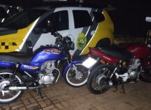 Motocicletas apreendidas após manobras em Pérola.