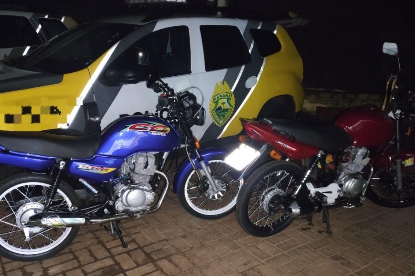 Motocicletas apreendidas após manobras em Pérola.