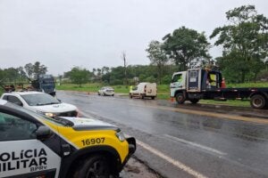 Fiorino e Corsa que protagonizaram colisão na PR-323 em Cruzeiro do Oeste.